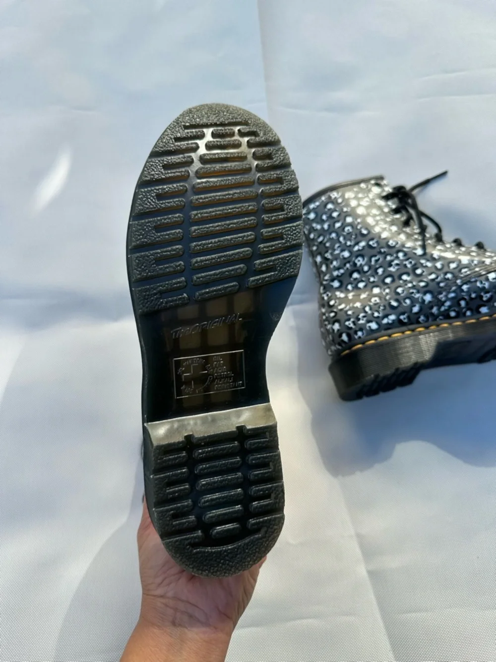 Dr. Martens Black & White Gunmetal 1460 loud leopard leather lace up boot women - Picture 5 of 14